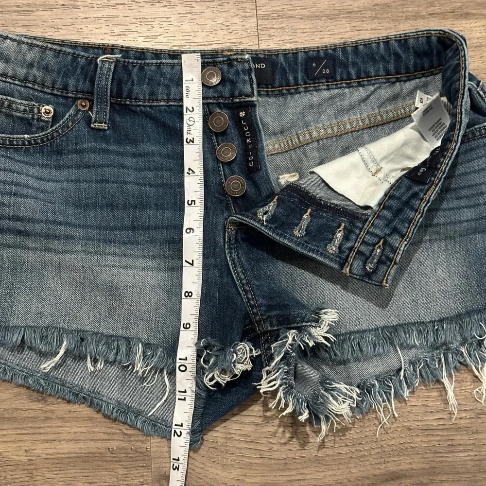 Lucky Brand The Cut Off Medium Wash Frayed Denim Shorts 7WP10625 Blue 6/28